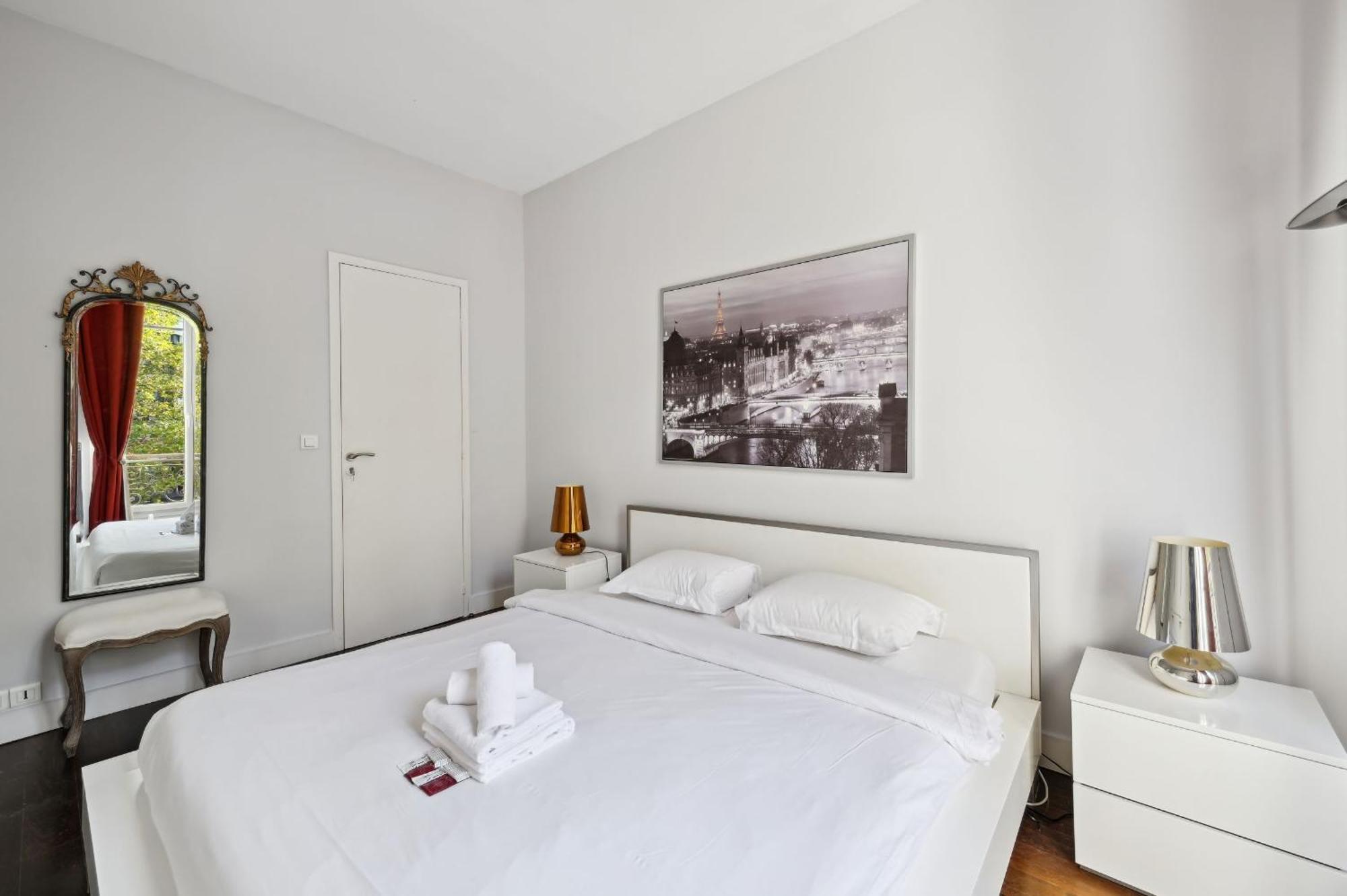 Champs-elysees & Arc De Triomphe - Cityapartmentstay Appartement Parijs